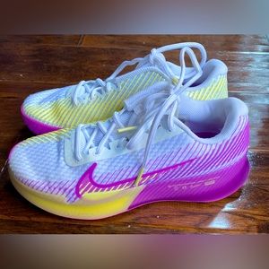Nike women’s Vapor 11 tennis hard court shoe size 6.5